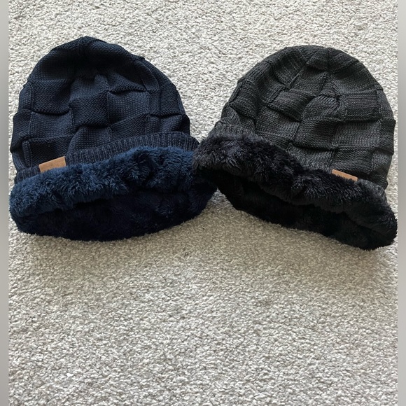 NWOT Redess Fleece Lined Blue and Gray Knit Hats - Picture 4 of 6